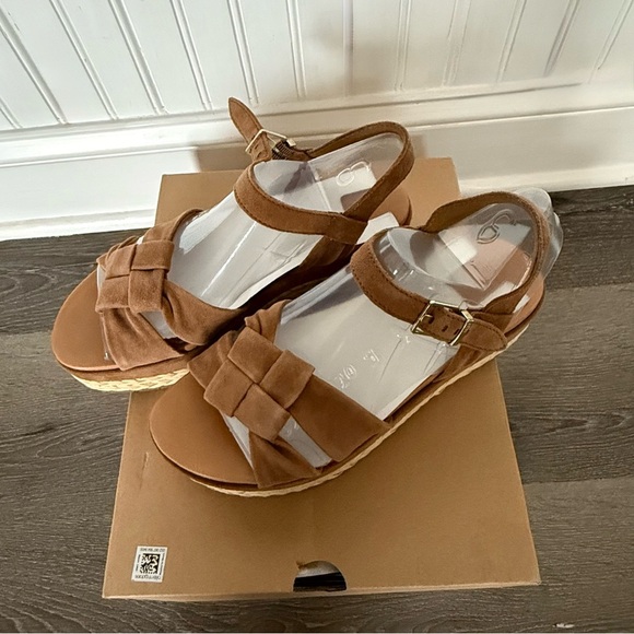 UGG Women's Neusch Platform Sandals - Picture 2 of 13